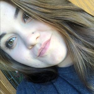 Meet your Posher, Caitlin